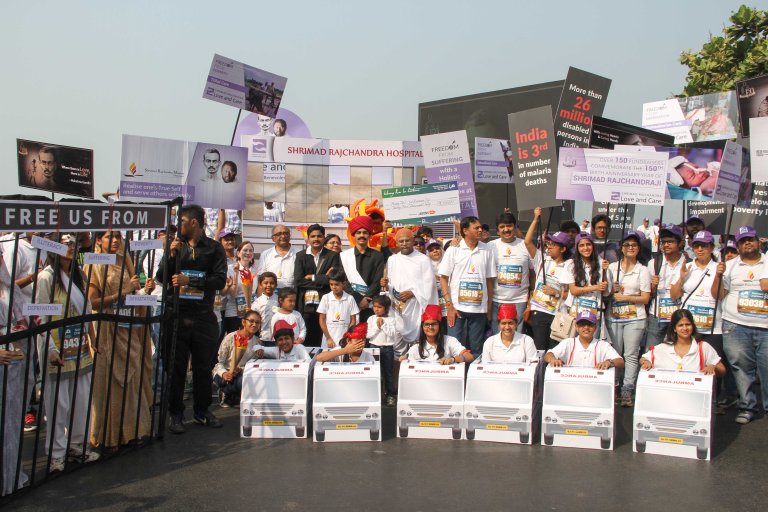 1000 strong team of Shrimad Rajchandra Love and Care at the marathon 