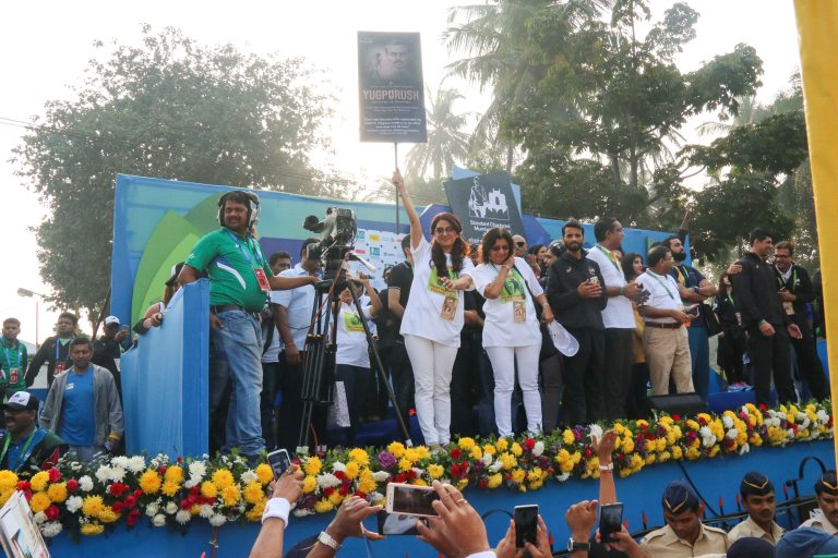 Renowned Actress Juhi Chawla applauding the SRLC Contigent from thr SCMM VIP Stage
